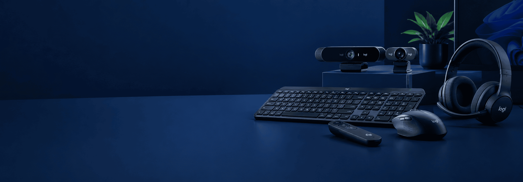 Teclado, mouse, cámaras web y diadema Logitech